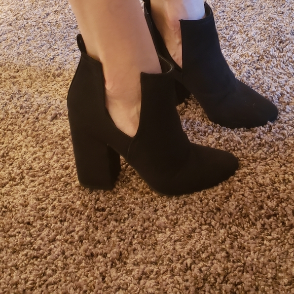Madden Black Booties - Picture 5 of 6